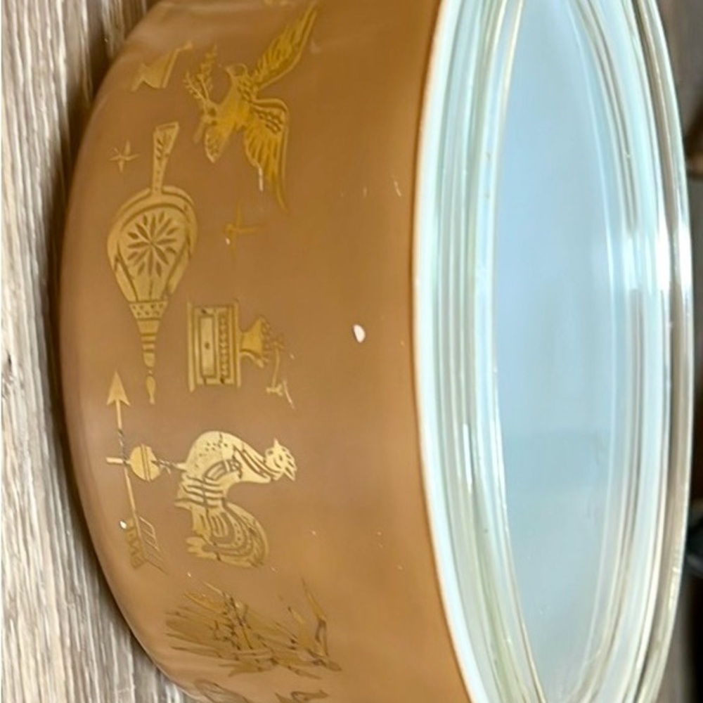 Vintage Early American Cinderella Brown Glass Bowl with lid. - Picture 2 of 4